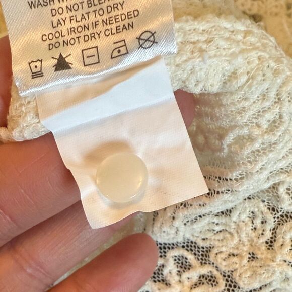 cupcakes & cashmere Cream Button Down Bohemian Lace Blouse size medium - Picture 9 of 13